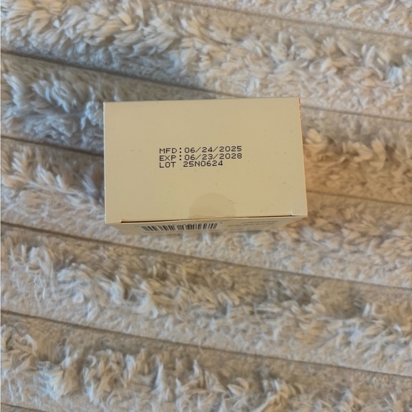 Suncare Sample Set - Cream and Multi-Color - Picture 4 of 4